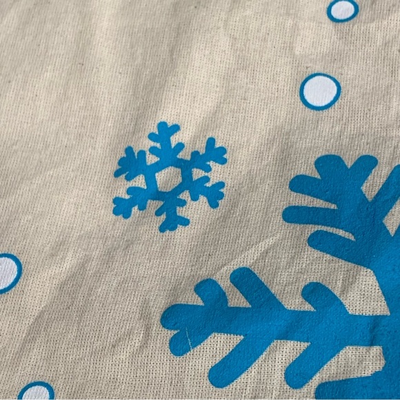 NWOT Q-Tees Frozen Snowflakes Canvas Tote - Picture 3 of 9